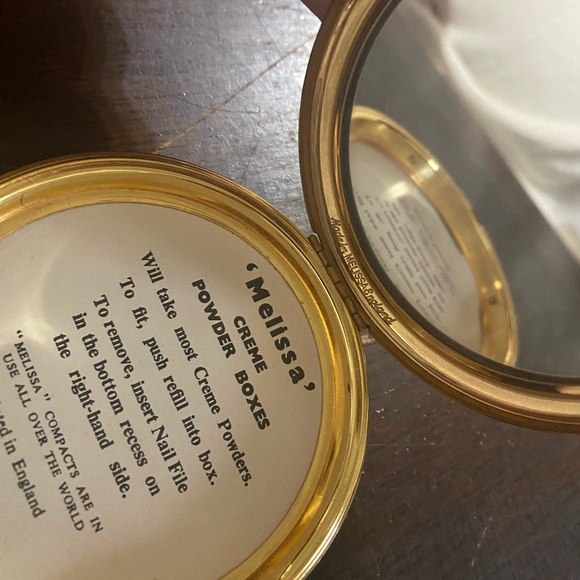 Beautiful Vintage Melissa made in England 
Powder Compact powder holder vintage - Picture 4 of 10